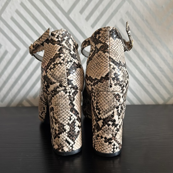 Snake print heels - Picture 4 of 6